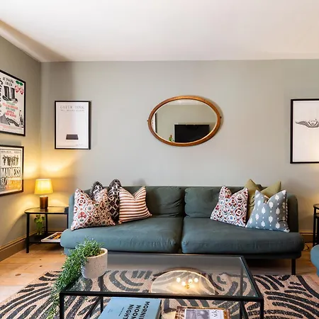 Stylish Seaside With King Beds And Parking