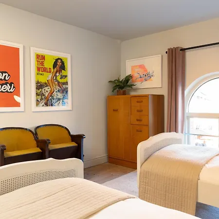 דירה Stylish Seaside With King Beds And Parking סקארבורו