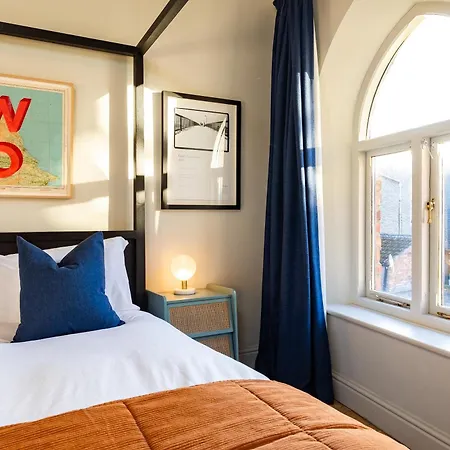 Stylish Seaside With King Beds And Parking Scarborough