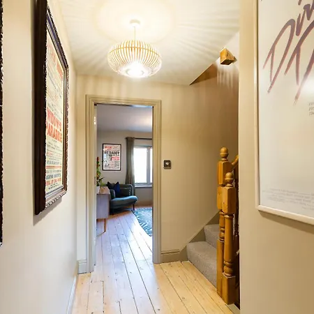 Stylish Seaside With King Beds And Parking