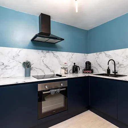 Stylish Seaside With King Beds And Parking Scarborough