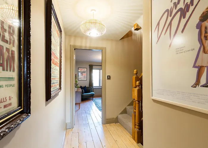 Stylish Seaside With King Beds And Parking