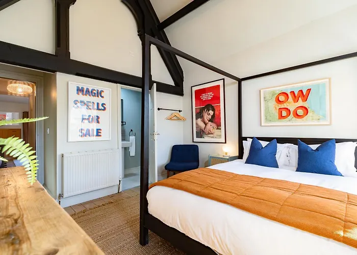 Stylish Seaside With King Beds And Parking Apartman