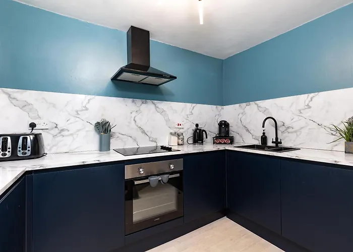 Stylish Seaside With King Beds And Parking Scarborough