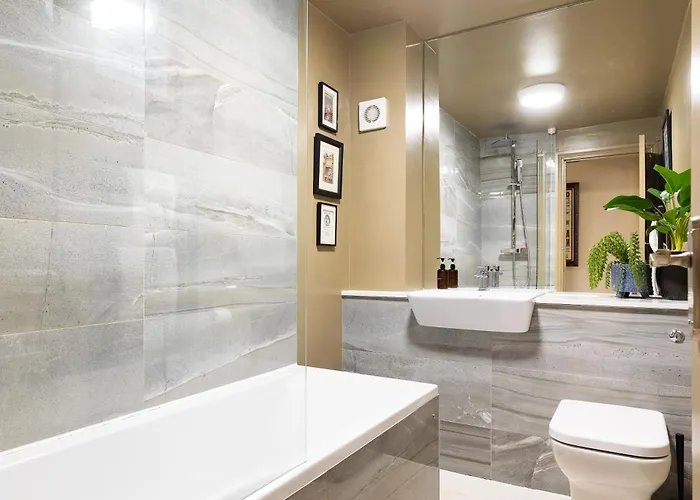 Stylish Seaside With King Beds And Parking Apartmán *