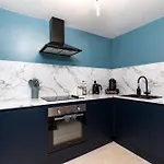 Stylish Seaside With King Beds And Parking سكرابورو