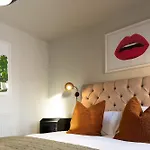Stylish Seaside With King Beds And Parking * سكرابورو