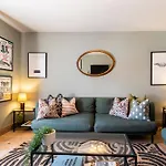 Stylish Seaside With King Beds And Parking