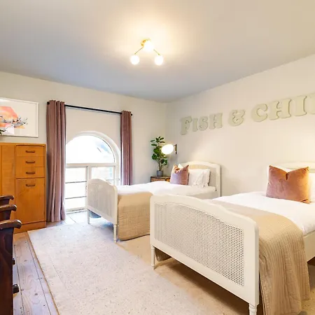 شقة Stylish Seaside With King Beds And Parking سكرابورو