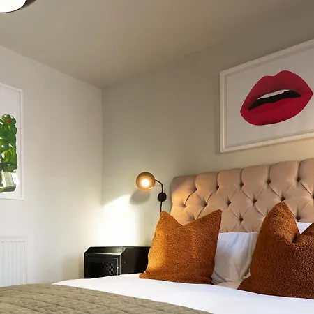 Stylish Seaside With King Beds And Parking * سكرابورو