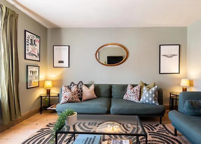 Stylish Seaside With King Beds And Parking